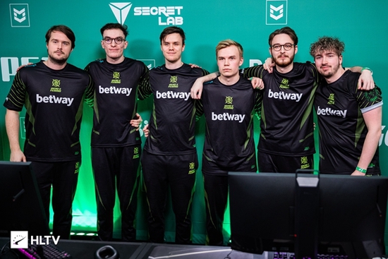 LOL知名主播人设崩塌引发热议